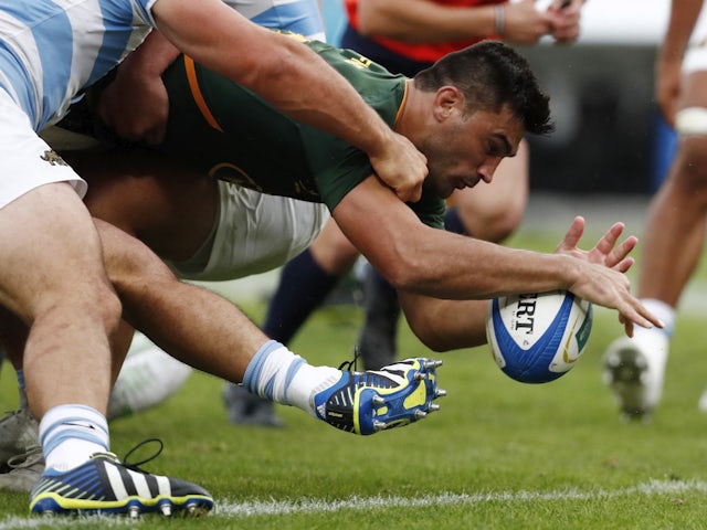 South Africa's Damian de Allende scores a try on September 17, 2022