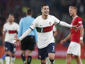 Diogo Dalot 'holding out for new Man United contract'