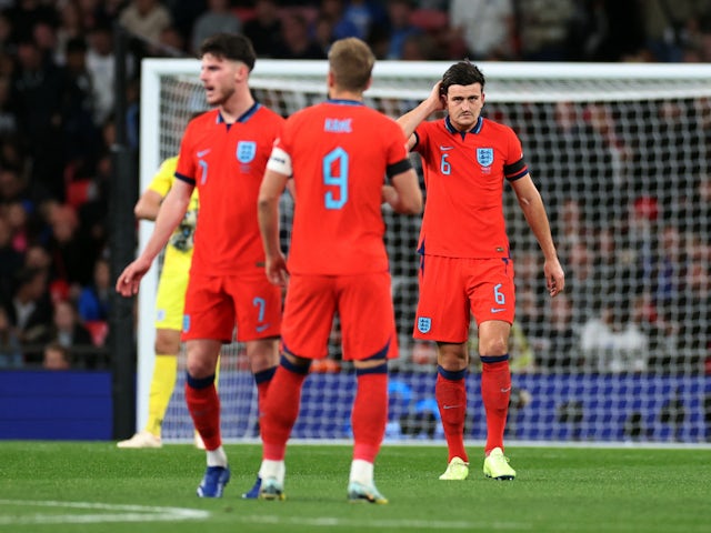 Englands Spieler sehen niedergeschlagen aus, nachdem Ilkay Gündogan am 26. September 2022 für Deutschland getroffen hat