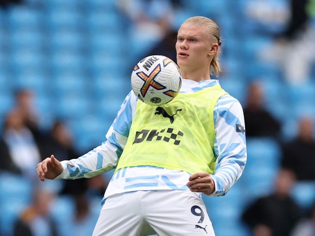 Erling Braut Haaland warms up for Manchester City on October 2, 2022