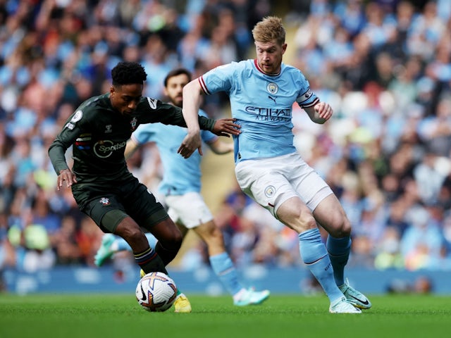 Manchester City's Kevin De Bruyne in action with Southampton's Kyle Walker-Peters on October 8, 2022