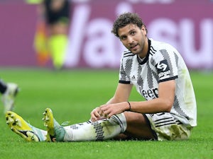 Manuel Locatelli signs new Juventus contract until 2028