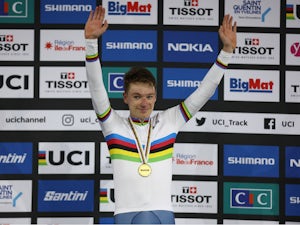 Ethan Hayter defends omnium title at Track World Championships