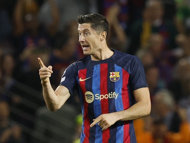 Robert Lewandowski celebra marcar goles con el Barcelona el 12 de octubre de 2022