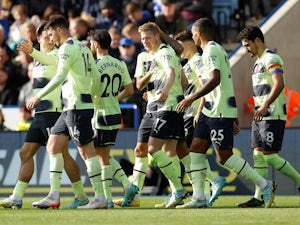De Bruyne stunner sends Man City top of Premier League