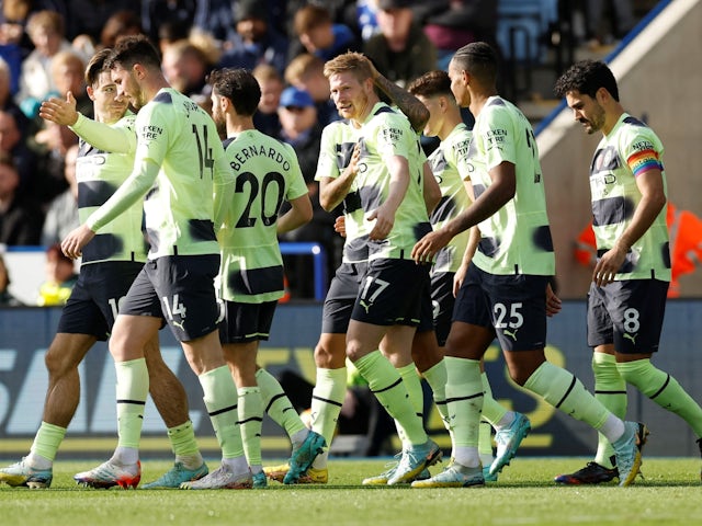 Manchester City's Kevin De Bruyne celebrates scoring their first goal with teammates on October 29, 2022