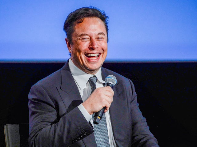 Elon Musk considering Manchester United takeover bid?