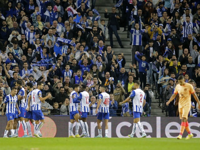 Stephen Eustaquio, do Porto, comemora seu segundo gol com seus companheiros em 1º de novembro de 2022