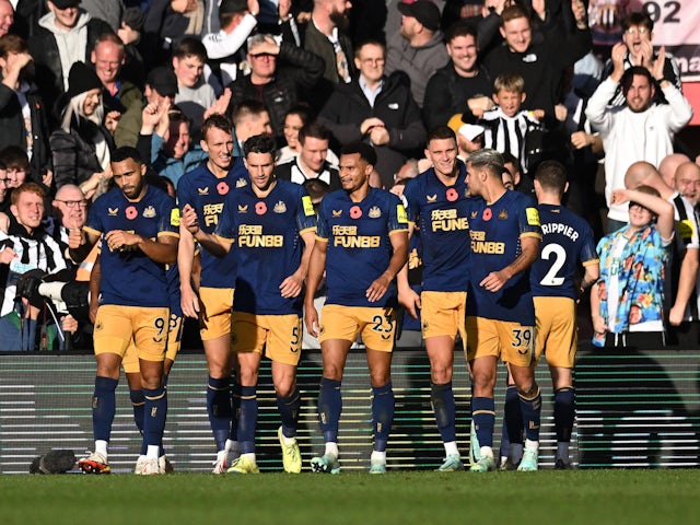 Newcastle United players celebrate Miguel Almiron's goal against Southampton on November 6, 2022