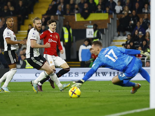 Alejandro Garnacho del Manchester United anota contra el Fulham el 13 de noviembre de 2022