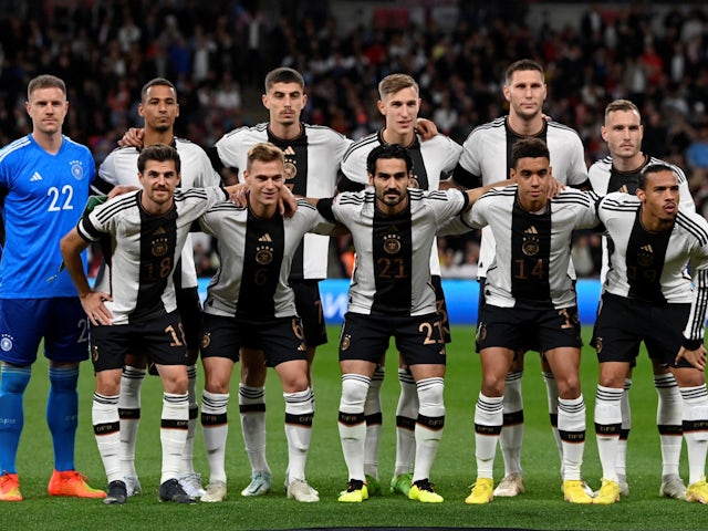 I giocatori della Germania posano per una foto di gruppo prima della partita del 26 settembre 2022