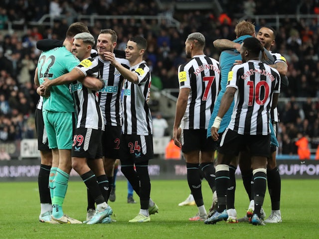 Newcastle United players celebrate defeating Crystal Palace on penalties in the EFL Cup on 9 November 2022