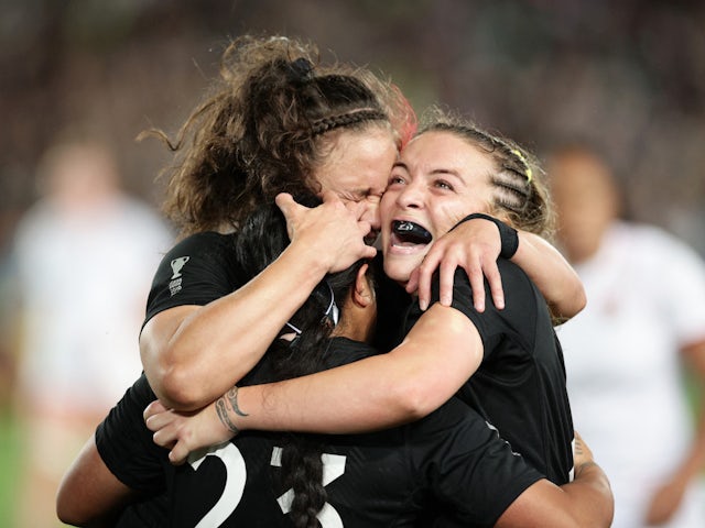 New Zealand's Renee Holmes and Ruby Tui celebrate during the match on November 12, 2022