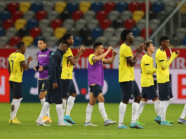 I giocatori dell'Ecuador applaudono i tifosi dopo la partita del settembre 2022
