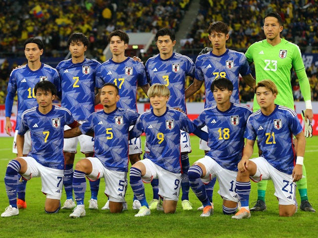 2022年9月の試合前にチームと一緒に集合写真を撮る日本の選手たち