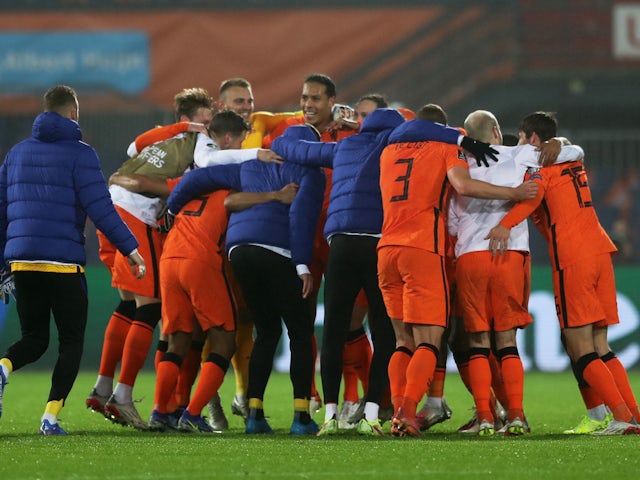 Netherlands players celebrate qualifying for the Qatar 2022 World Cup in November 2021