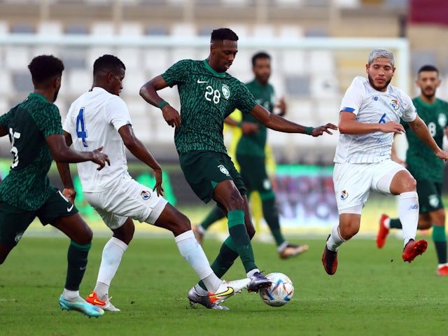 Saudi Arabia's Mohamed Kanno in action with Panama's Christian Martinez and Fidel Escobar on November 10, 2022