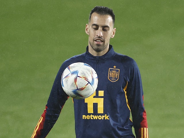 Busquets aiming to make decision on Barcelona future by February
