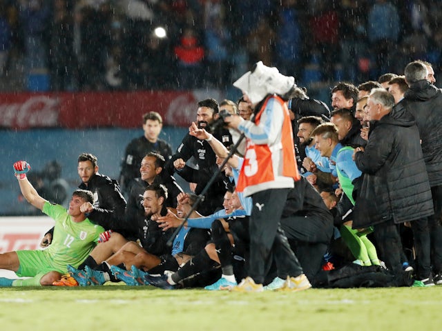 Uruguay players celebrate after qualifying to the World Cup Qatar 2022 in March 2022