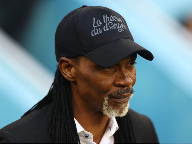 Treinador camaronês Rigobert Song em 24 de novembro de 2022