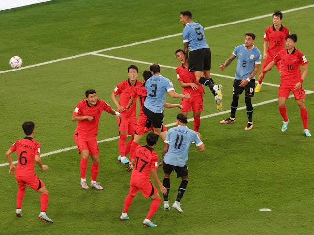 Диего Годин от Уругвай отбелязва гола в мача от Световното първенство с Южна Корея на 24 ноември 2022 г.
