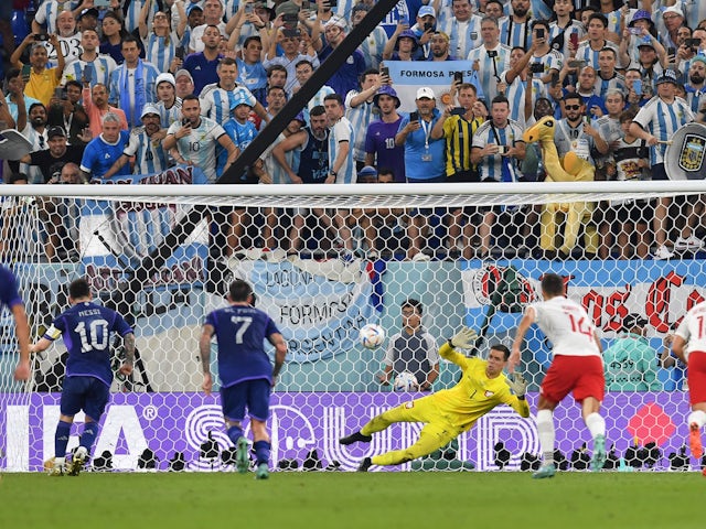 Wojciech Szczęsny obronił rzut karny od Lionela Messiego z Argentyny na mundialu 30 listopada 2022 r.