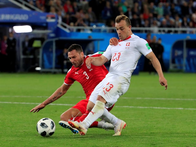 Le Suisse Xherdan Shaqiri marque contre la Serbie lors de la Coupe du monde 2018 le 22 juin 2018