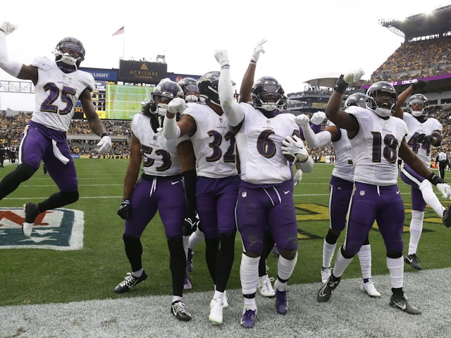 Baltimore Ravens linebacker Patrick Queen (6) celebrates his interception with defensive teammates against the Pittsburgh Steelers during the second quarter at Acrisure Stadium on December 12, 2022