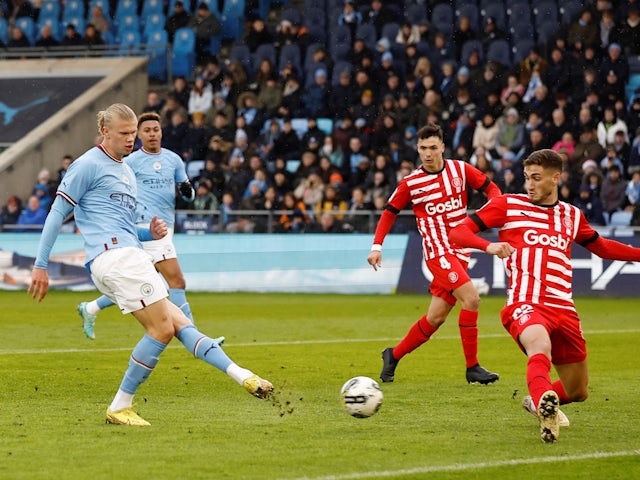 Erling Braut Haaland fra Manchester City scorer sitt andre mål 17. desember 2022