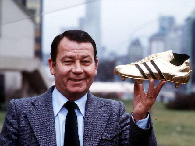 France legend Just Fontaine dies, aged 89