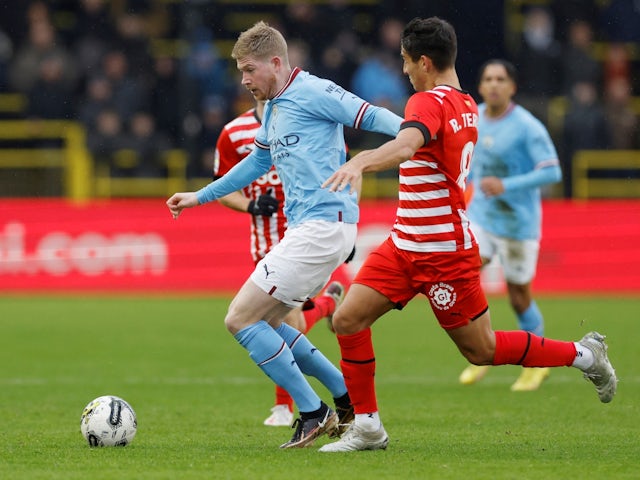 Manchester City's Kevin De Bruyne in action with Girona's Ramon Terrats on December 17, 2022