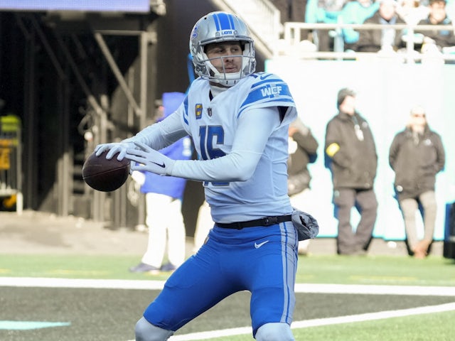 Detroit Lions quarterback Jared Goff (16) drops back to pass during the second half against the Carolina Panthers at Bank of America Stadium on December 24, 2022
