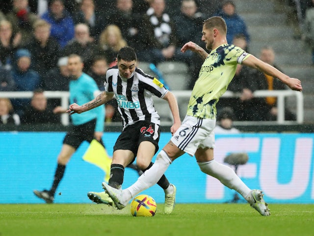 Newcastle United's Miguel Almiron in action with Leeds United's Liam Cooper on December 31, 2022