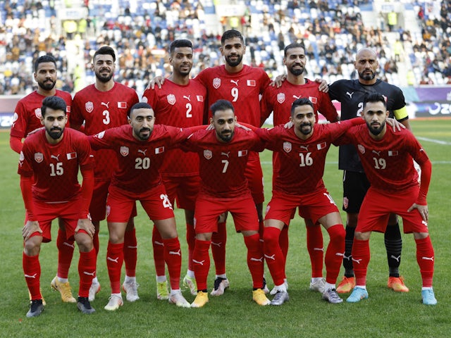 Bahrain players pose for a team group photo before the match on January 7, 2023