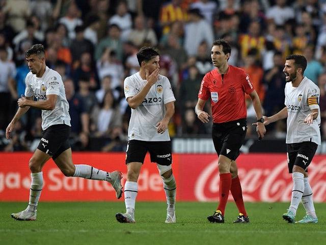 Valencia's Hugo Guillamon and Jose Gaya react towards referee Ricardo de Burgos Bengoetxea on October 29, 2022