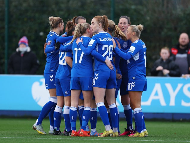 Everton Women players celebrate after Katja Snoeijs scores their first goal on January 15, 2023