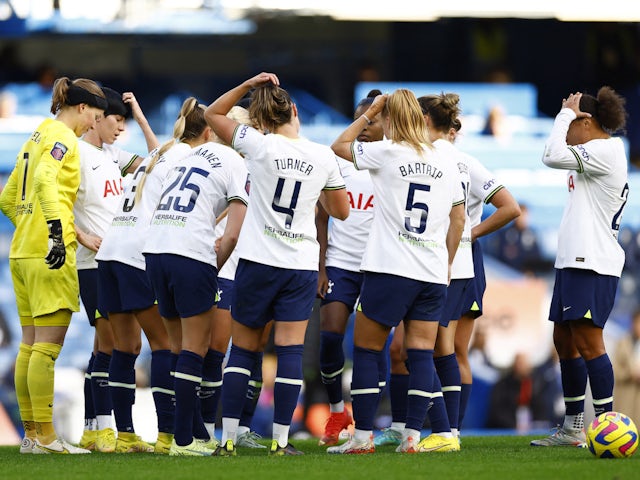 Tottenham Hotspur Women players huddle as they look dejected after Chelsea's third goal on November 20, 2022