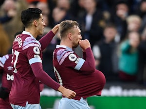 West Ham out of relegation zone with win over Everton