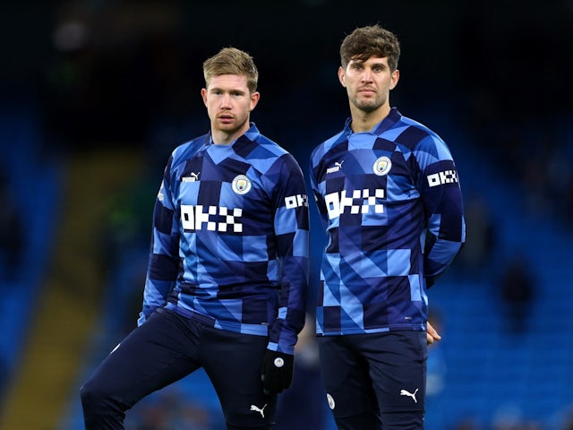 Manchester City's Kevin De Bruyne and John Stones during the warm up before the match on January 8, 2023