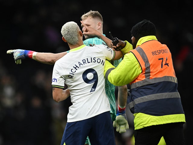 Tottenham Hotspur's Richarlison confronts Arsenal's Aaron Ramsdale on January 15, 2023