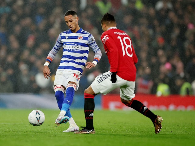 Reading's Tom Ince in action with Manchester United's Casemiro on January 28, 2023