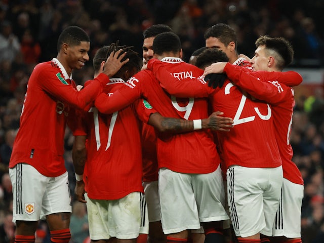 Manchester United players celebrate Fred's goal against Nottinghaм Forest on February 1, 2023