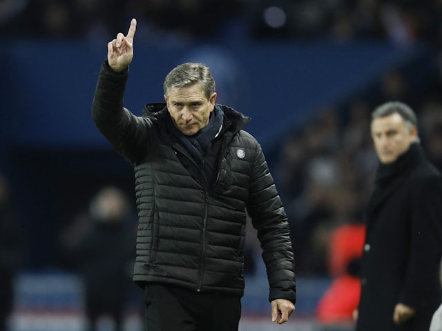 Toulouse coach Philippe Montanier reacts on February 4, 2023