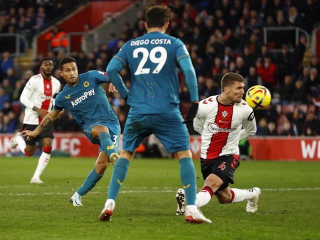 Ten-man Wolves fight back to overcome Southampton
