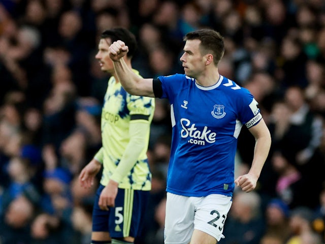 Everton captain Seamus Coleman signs new one-year deal