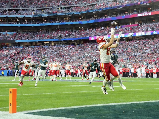 Kansas City Chiefs tight end Travis Kelce (87) scores a touchdown against the Philadelphia Eagles during the first quarter in Super Bowl LVII at State Farm Stadium on February 12, 2023