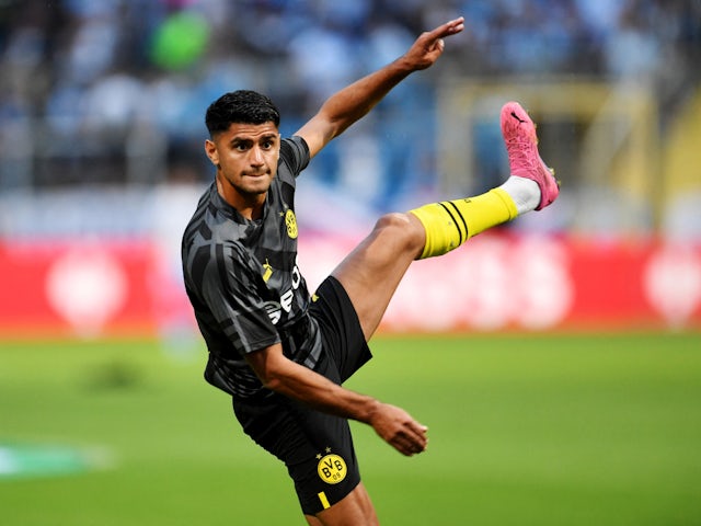  Borussia Dortmund's Mahmoud Dahoud during the warm up before the match on July 29, 2022