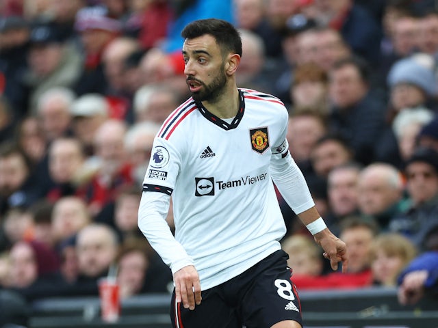Man United's Bruno Fernandes 'rejects offers from Saudi Arabia'