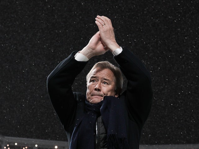 Minnesota United head coach Adrian Heath applauds the fans prior to the match against the New York Red Bulls at Allianz Field on March 11, 2023