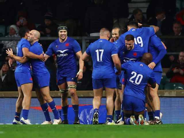 France thrash England to keep Six Nations hopes alive